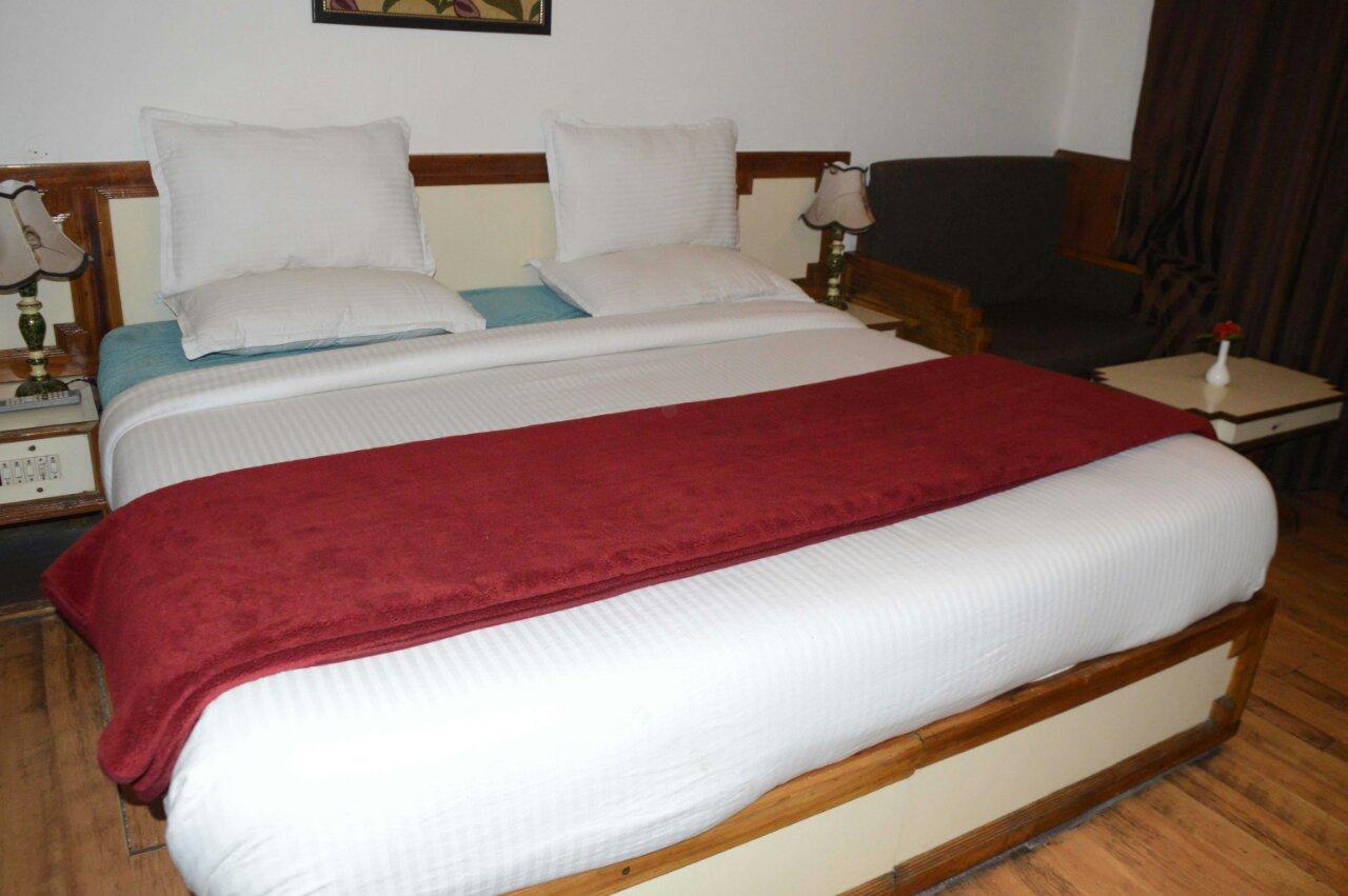 Standard Hotel And Resturant Srīnagar Eksteriør billede