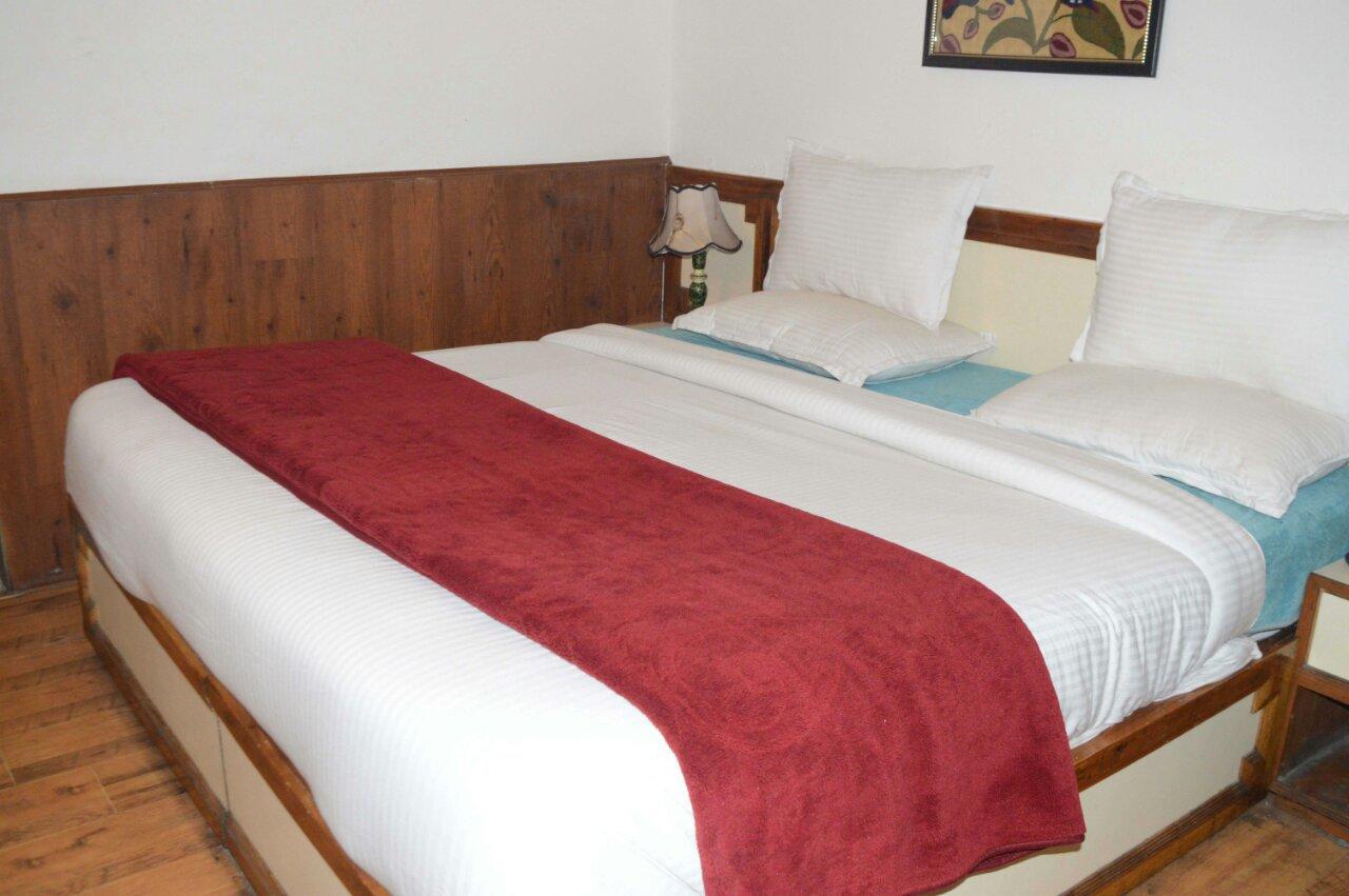 Standard Hotel And Resturant Srīnagar Eksteriør billede
